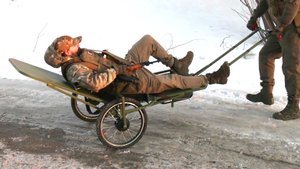 В Нижневартовске усовершенствовали тележки для эвакуации раненных