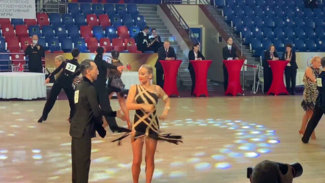 Кубок ФТСАРР Сеньоры-2 10 танцев, 19 декабря 2021 г. Финал. Cha-Cha. Еськов Олег - Михина Юлия смотреть онлайн