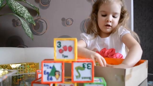 Роспаковка обучающей игрушки медвежонка Ыха смотреть онлайн