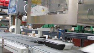 Автоматические весовые этикетировщики – C-Wrap аппликатор