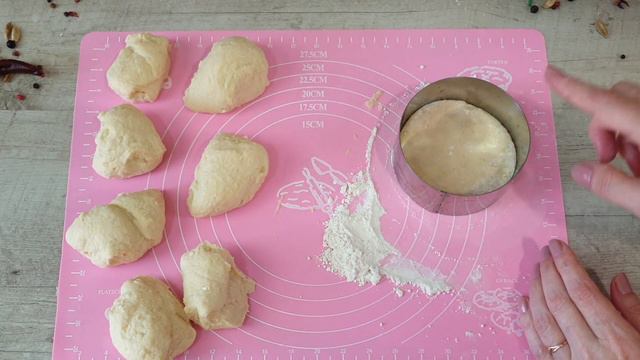 Супер идея для ужина из обычных продуктов. И готовится проще простого. Quick dinner of potatoes!