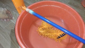 Как мыть натяжные потолки матовые без разводов