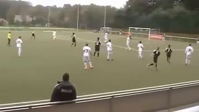 Невероятный гол, который противоречит законам физики Видео Спортивні новини Диванная Сотня 11 смотреть онлайн