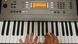 Как играть украинскую народную песню"Щедрик" на синтезаторе/фортепиано!