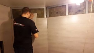 Отделка стен ламинатом✅Чем крепить к стене✅Отделка лестничного проёма