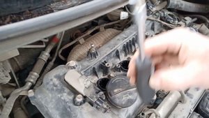 Как достать свечу зажигания, когда приспичит.