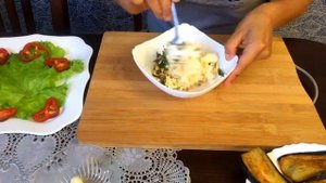 Вкуснейшие рулеты из баклажан с сырной начинкой .