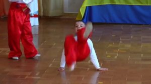Очень красивый танец казачат в детском саду