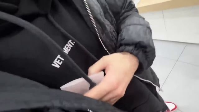 КОНФЛИКТ С ОХРАНИКОМ / IRL В АВИАПАРКЕ смотреть онлайн