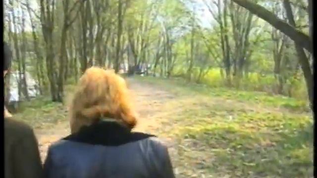 Нарядная Соня гуляет в парке * Весна 2002 смотреть онлайн