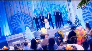 Группа ПЯТЕRО и НЕПОСЕДЫ с песней "Снежинка" на канале ОТР.mp4