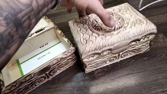 резные шкатулки ручной работы. осталось покрыть лаком