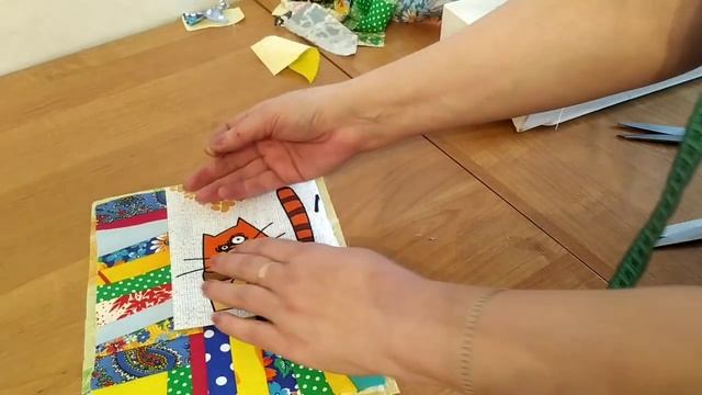 Прихватка из мелких лоскутков.