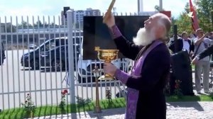 Священник освятил памятник Иосифу Сталину