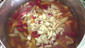 Салат из кабачков на зиму. Кабачки в томатном соусе