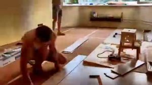 Укладка ламината. комната с эркером