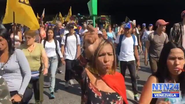Manifestantes comienzan a concentrarse en Las Mercedes en apoyo a Guaidó #2Feb смотреть онлайн