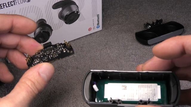 JBL Reflect Flow Charging Case Repairs (How to take apart) смотреть онлайн