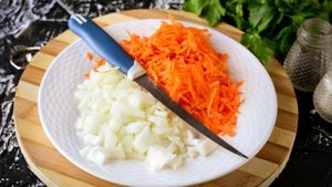 Куриные желудки с огурцом