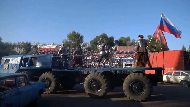 Стальной монстр"Ураган"! Шоу "ТАНКИ против БИГ-ФУТОВ" в Парке Киноприключений!