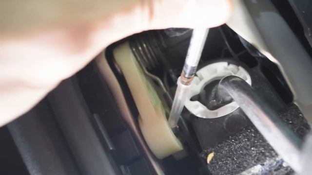 Смазываем кулису КПП Citroen C4 смотреть онлайн