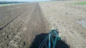 ПАХОТА ,оранка Трактором МТЗ 82, и плугом  Бомет 4/30.  Глубина 30 см.