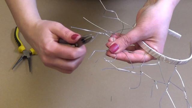 DIY Snow queen crown / Простой ободок обледеневшие ветки для снежной королевы / Schneekönigin Krone смотреть онлайн