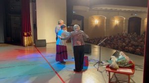 Фрагмент концерта Валерия Сёмина в Челябинске?Частушки вприсядку. Качество не очень, но весело!