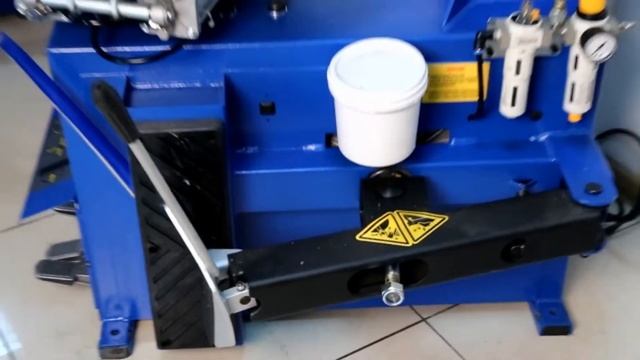 Как разбортировать колесо на примере шиномонтажного станка NORDBERG 4638 смотреть онлайн