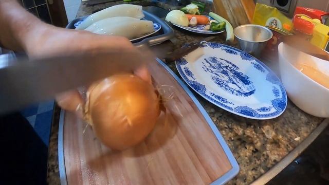 Кальмары фаршированные рыбой и креветками / Calamares rellenos con pescado y langostinos смотреть онлайн