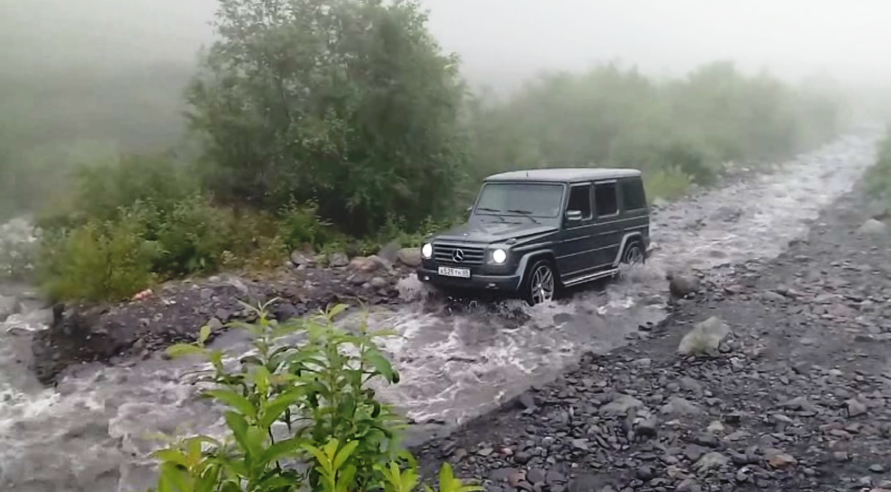 КАК ДОЕХАТЬ В ГОРЫ НА ГЕЛИКЕ НА НИЗКОПРОФИЛЬНОЙ РЕЗИНЕ. ПОЕЗДКА НА МИДАГРАБИНСКИЕ ВОДОПАДЫ, ОСЕТИЯ смотреть онлайн