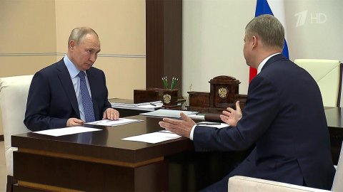 Владимир Путин провел встречу с главой "Российских железных дорог" Олегом Белозеровым