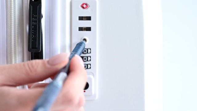 Как установить кодовый замок на чемоданах FEELWAY?? смотреть онлайн