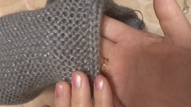 Как обработать край изделия полым шнуром. Два варианта смотреть онлайн