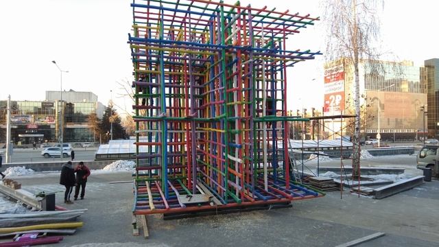 В Самаре выставляют «Супрематический куб» возле Фабрики кухни смотреть онлайн