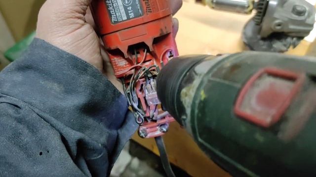 Как достать обойму развалившегося подшипника, из корпуса болгарки!??? смотреть онлайн