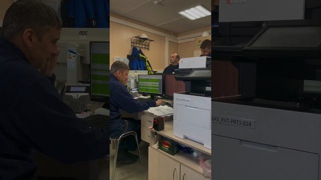 27 апреля день вахтовика! с нашим днем коллеги! #вахта #вахтовыйметод #ковыкта #вахтовик смотреть онлайн