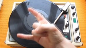 ЧТО БУДЕТ ЕСЛИ CD ДИСК ВСТАВИТЬ В ПРОИГРЫВАТЕЛЬ ВИНИЛОВЫХ ПЛАСТИНОК