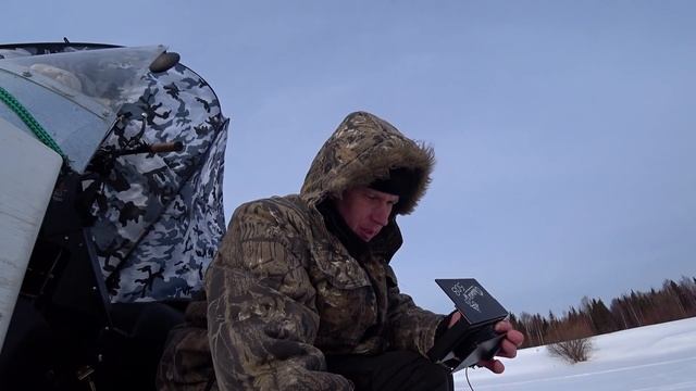 Рыбалка. Рыбаки на мотособаке. Удачная рыбалка.