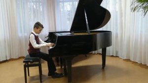 Эшимкулов Адэль 4 класс. В.А. Моцарт, сонатина До мажор (1часть)