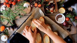 ПРОСТОЙ РЕЦЕПТ БРУСКЕТТЫ! 3 НАЧИНКИ: с красной рыбой, шампиньонами и баклажаном, помидорами и сыром