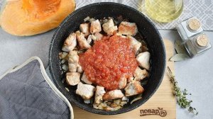 Тыква с мясом в горшочках