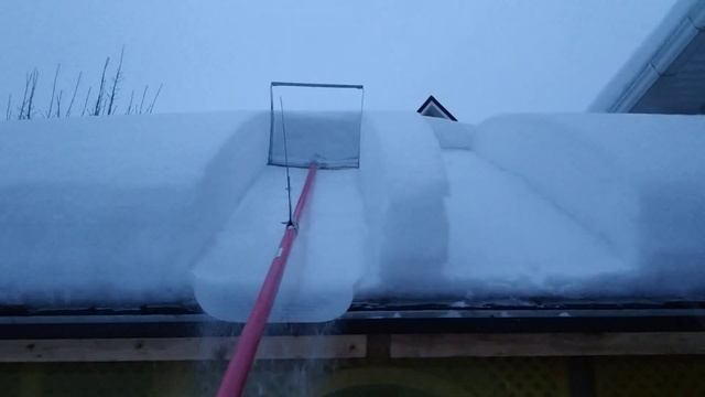 Очистка крыши от снега. снегорез. скребок. https://youtu.be/LrSdeJfFW-Q подробное описание смотреть онлайн