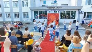 Сюрприз от родителей на выпускной! Павловский лицей Оренбургского района. Районы - кварталы.