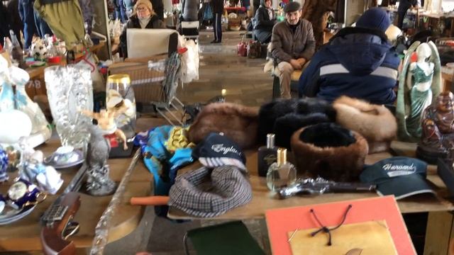 Блошиный рынок в Измайловском кремле в Москве. Антиквариат. Много вещей СССР