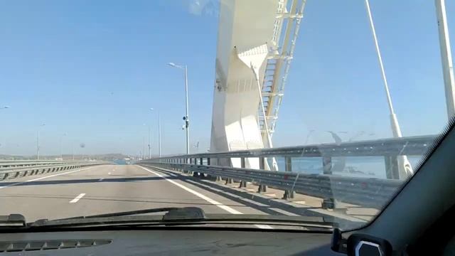 Снимки крымского моста. Что там на крымском мосту. Что там на крымском мосту. Движение по крымскому мосту. Подрыв крымского моста 2022.