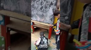 пацан матерится на детской площадке прошу родители этого мальчика поговорите с ним