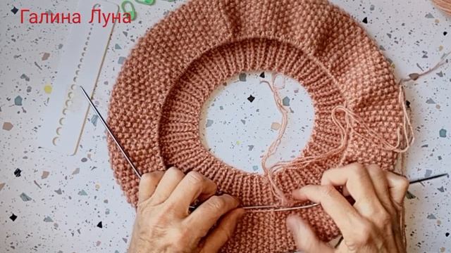 Вязание. Берет спицами узором рис или жемчужным узором