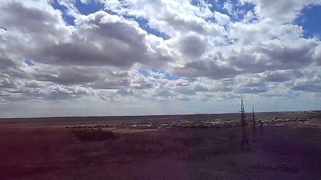 Коунрад как на ладони в котловине, трубы БГМК видны - вершина водокачки, до пика рукой подать