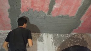 штукатурка потолка по маякам